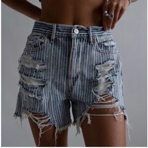 American Eagle 90s Boyfriend Short Stripped Jeans Size 6